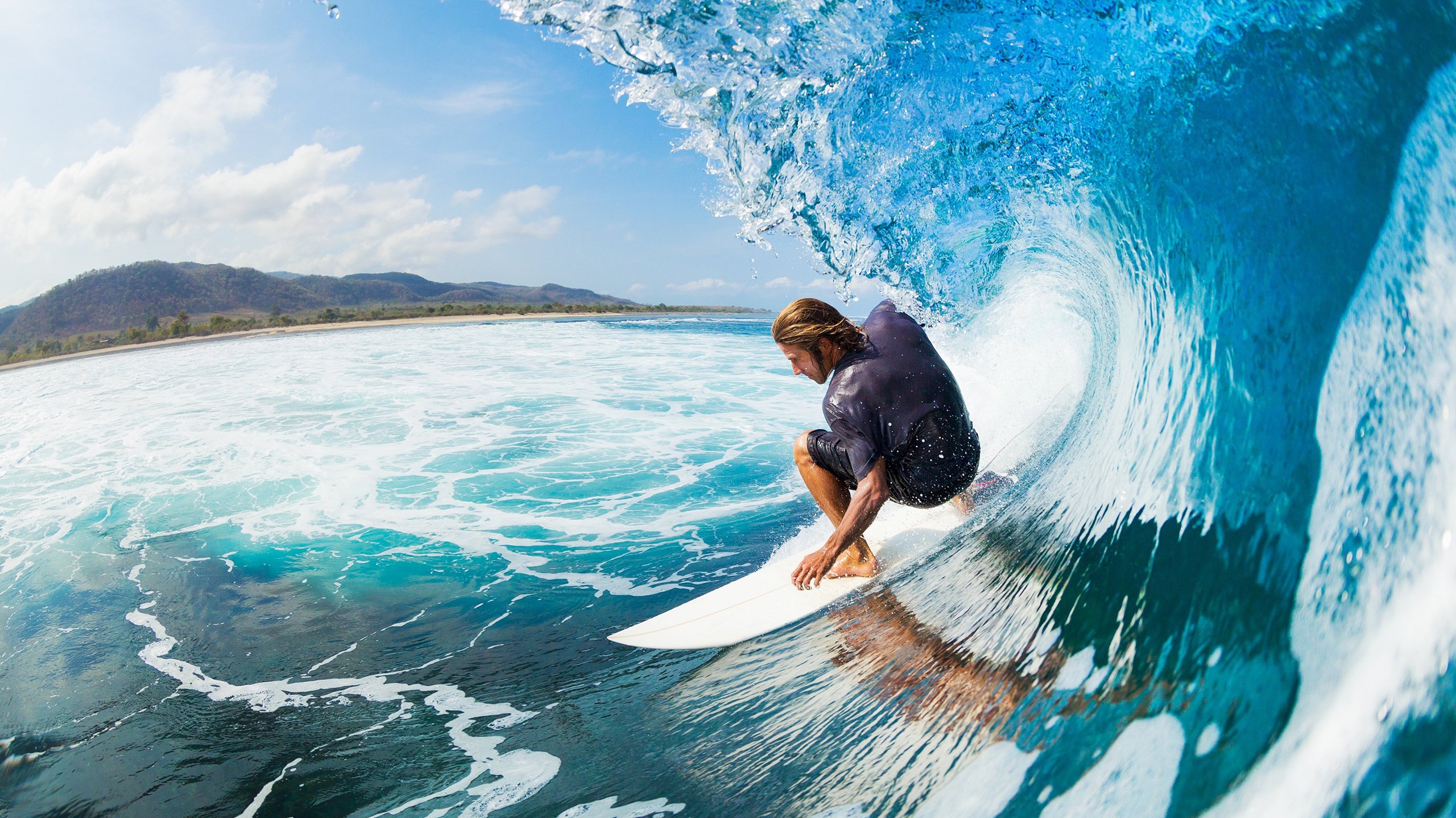 球场大事件：引发热议的重大裁判判罚，球场惨案